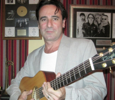 damon solo acoustic singer guitarist