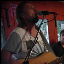 Brad solo guitar vocal Sydney