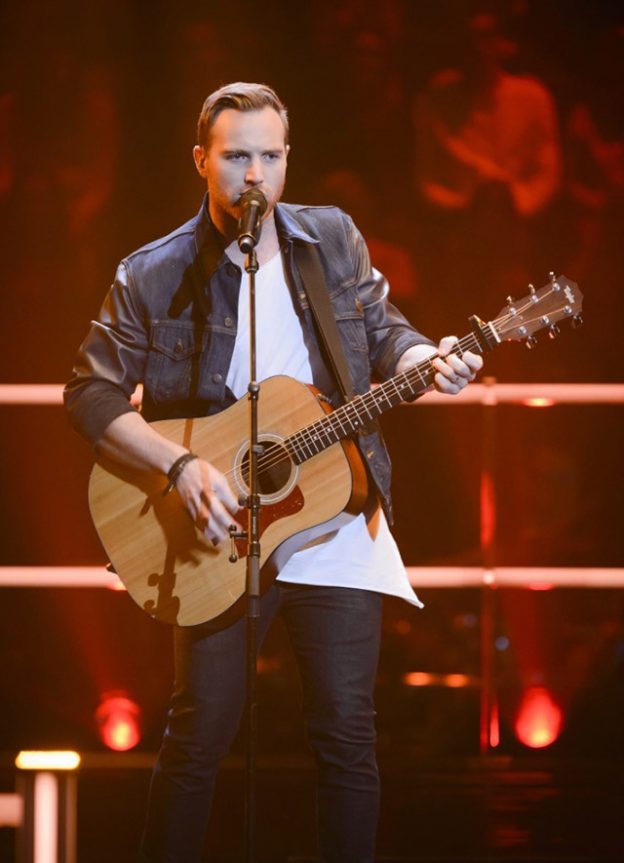 andrew loadsman solo acoustic guitar vocal-3
