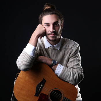 Tay Solo Acoustic Singer Guitarist