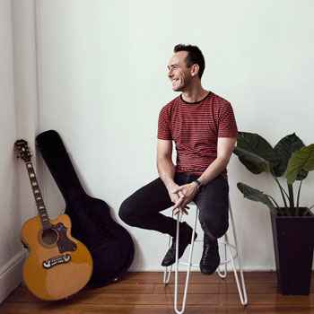 Solo singer guitarist hire
