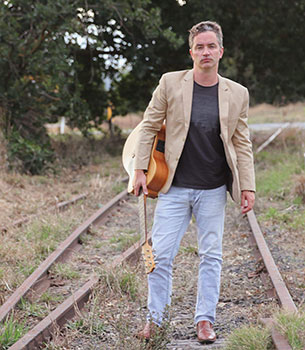 Troy solo singer guitarist