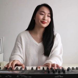 Elizabeth-Solo-Singer-Keyboard-Player-1