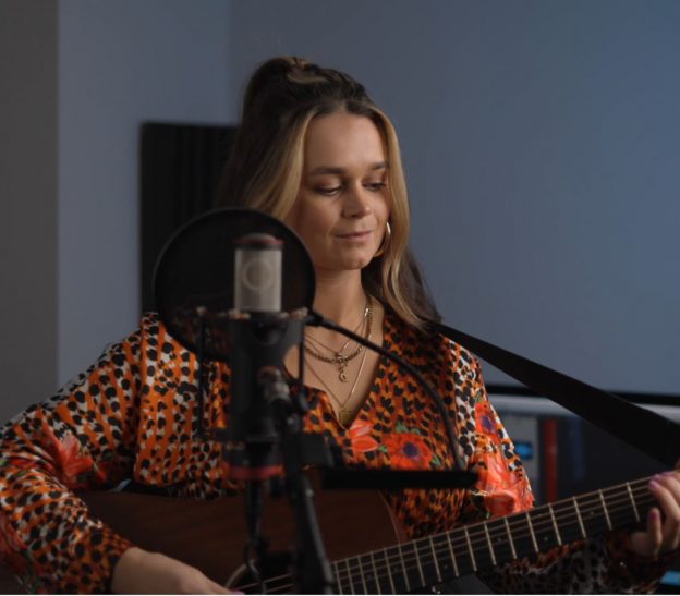 Demi Solo Acoustic Singer Guitarist DJ